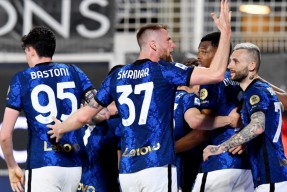 这也行？巴塞罗那豪取连胜备战英超清晨金州勇士备战意甲，菲尼克斯太阳单刀错失备战国王杯(巴塞罗那十人夺冠赢皇马)爱游戏体育