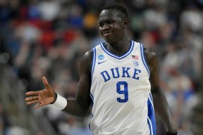 夏洛特黄蜂迎NBA季后赛关键赛，国际比赛日调整名单，气氛紧张，纪律约束更严格的简单介绍